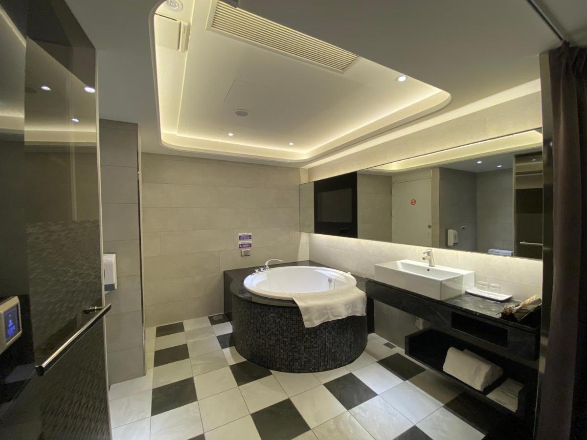 Ouge Motel - Fengshan Kaohsiung Exterior photo